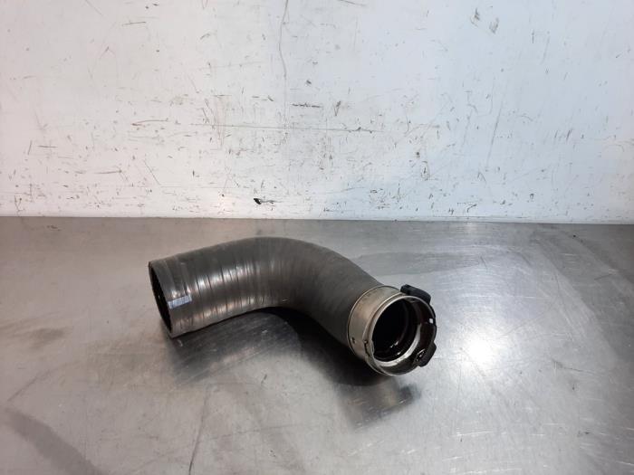 Gebrauchte Intercooler Schlauch Volvo XC60 II (UZ) 2.0 D3 16V Preis € 24,20 Mit Mehrwertsteuer angeboten von Autohandel Didier