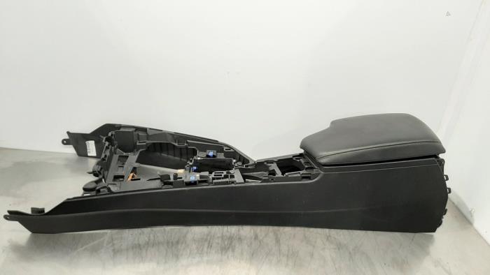 Middle console from a BMW M4 (F82) M4 3.0 24V TwinPower Turbo 2017
