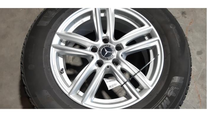 Wheel + tyre from a Mercedes-Benz GLC (X253) 2.2 250d 16V BlueTEC 4-Matic 2017