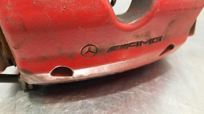 Etrier de frein (pince) arrière droit d'un Mercedes-AMG C-Klasse AMG (W205) C-63 S,Edition 1 AMG 4.0 V8 Biturbo 2017