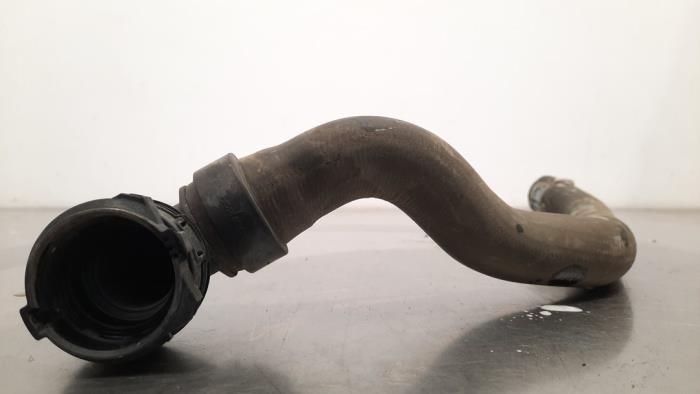 Radiator hose from a Opel Vivaro 1.5 CDTI 120 2021