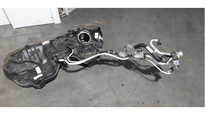 Używane Zbiornik Mercedes C Estate (S206) C-300 e 2.0 Turbo Cena € 266,20 Z VAT oferowane przez Autohandel Didier