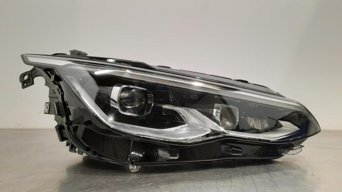 Używane Reflektor prawy Volkswagen Golf VIII (CD1) 2.0 GTD 16V Cena € 859,10 Z VAT oferowane przez Autohandel Didier
