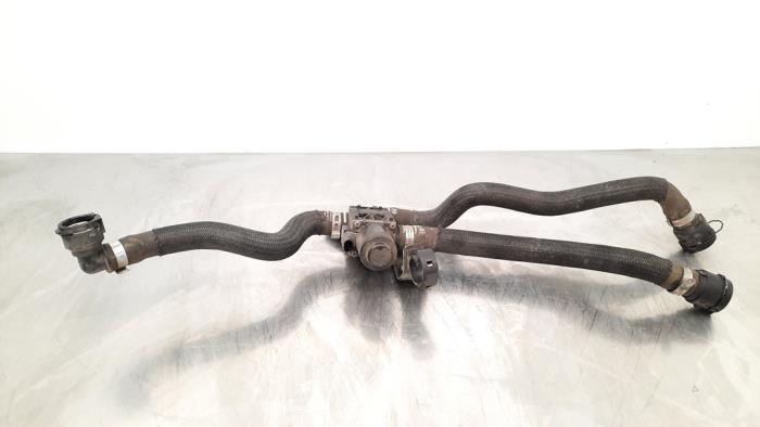 Begagnade Extra vattenpump Alfa Romeo Stelvio (949) 2.0 T 16V Q4 Pris € 30,25 Inklusive moms erbjuds av Autohandel Didier