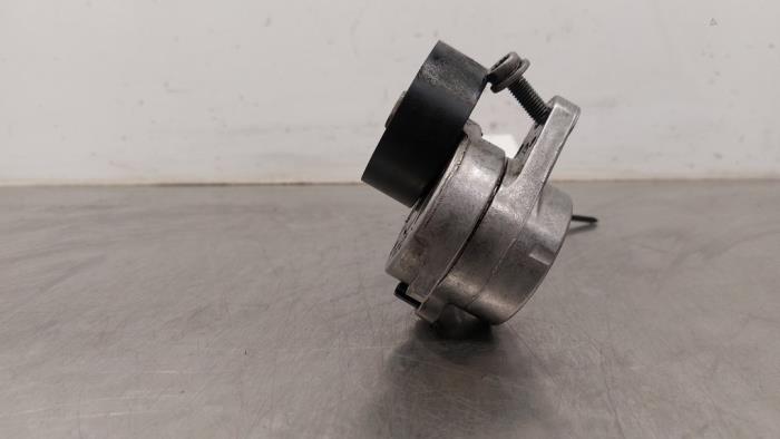 Usados Rodillo tensor correa múltiple Skoda Kodiaq 2.0 TDI 150 16V 4x4 Precio € 18,15 IVA incluido ofrecido por Autohandel Didier