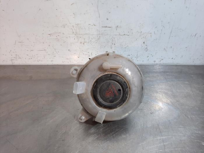 Expansion vessel from a Volkswagen T-Roc 2.0 TDI 150 4Motion 16V 2019