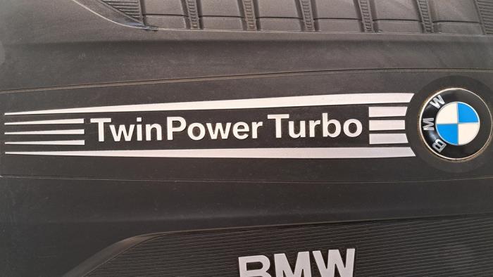 Abdeckblech Motor van een BMW X5 (F15) xDrive 30d 3.0 24V 2016