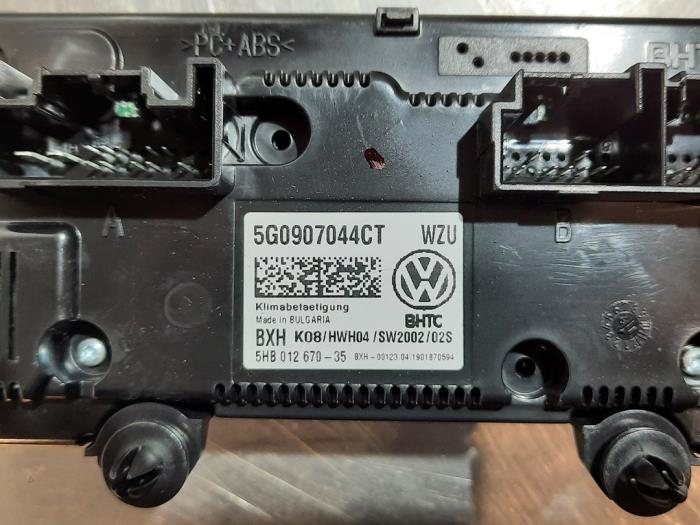 Panneau de commandes chauffage d'un Volkswagen T-Roc 2.0 TDI 150 4Motion 16V 2019
