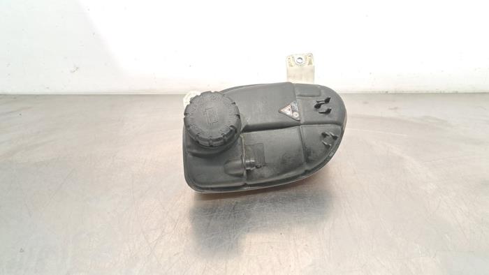 Expansion vessel from a Mercedes-Benz Vito (447.6) 1.7 110 CDI 16V 2021
