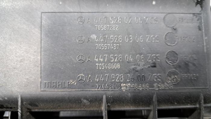 Air box from a Mercedes-Benz Vito (447.6) 1.7 110 CDI 16V 2021