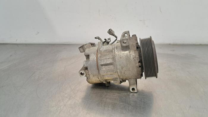 Air conditioning pump from a Mercedes-Benz Vito (447.6) 1.7 110 CDI 16V 2021