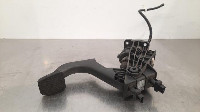 Clutch pedal from a Mercedes-Benz Vito (447.6) 1.7 110 CDI 16V 2021