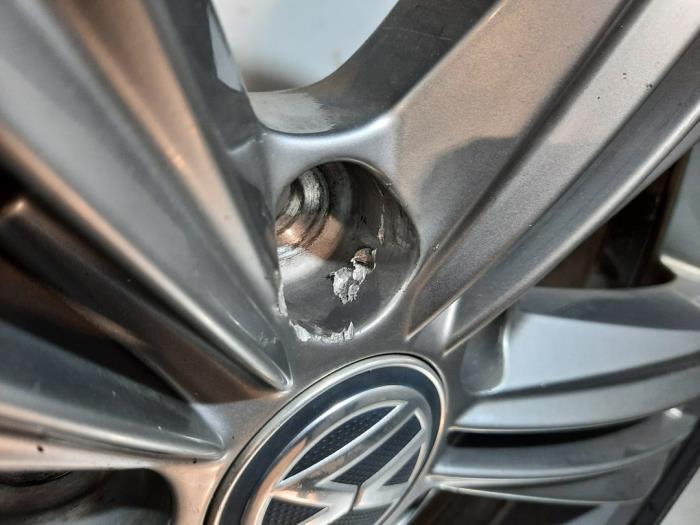 Obrecz + Opona z Volkswagen T-Roc 2.0 TDI 150 4Motion 16V 2019