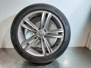 Used Wheel + tyre Volkswagen T-Roc 2.0 TDI 150 4Motion 16V Price € 193,60 Inclusive VAT offered by Autohandel Didier