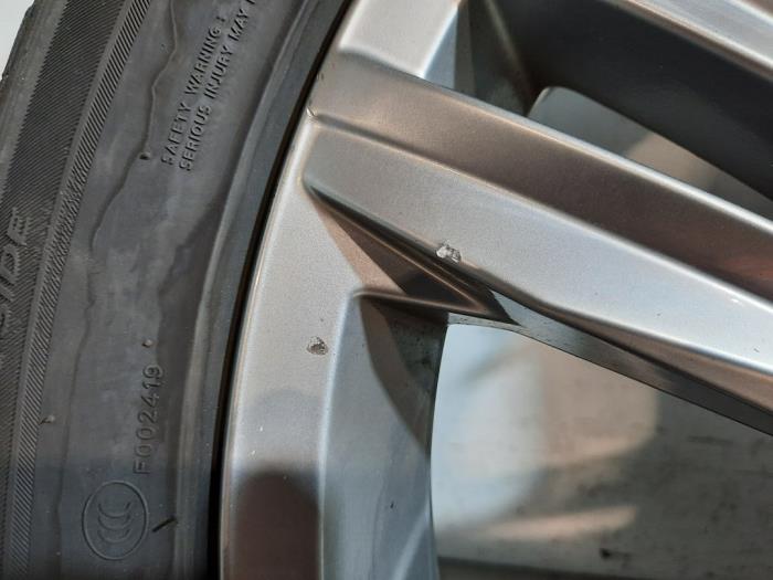 Felge + Reifen van een Volkswagen T-Roc 2.0 TDI 150 4Motion 16V 2019