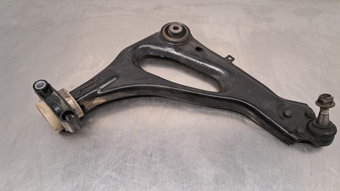 Front wishbone, right from a Mercedes-Benz Vito (447.6) 1.7 110 CDI 16V 2021
