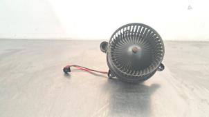 Used Heating and ventilation fan motor Mercedes A (177.0) 2.0 A-180d Price € 127,05 Inclusive VAT offered by Autohandel Didier