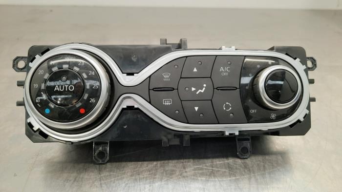 Panel de control de aire acondicionado de un Renault Captur (2R) 1.5 Energy dCi 90 FAP 2018