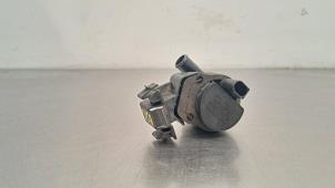 Used Additional water pump Mercedes GLB (247.6) 2.0 GLB-200d Price € 42,35 Inclusive VAT offered by Autohandel Didier