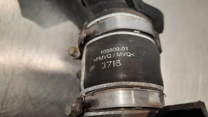 Air intake hose from a Peugeot 5008 II (M4/MC/MJ/MR) 2.0 GT BlueHDi 180 16V 2018