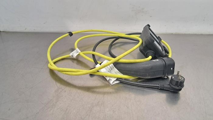 Cable de carga vehículo híbrido de un BMW 3 serie (G20) 330e 2.0 TwinPower Turbo 16V 2022