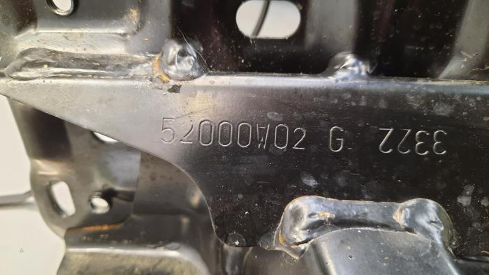 Front bumper bracket, left from a Peugeot 5008 II (M4/MC/MJ/MR) 1.2 12V e-THP PureTech 130 2022