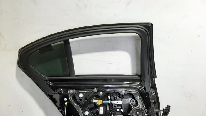 Rear door 4-door, left from a BMW 3 serie (G20) 330e 2.0 TwinPower Turbo 16V 2022