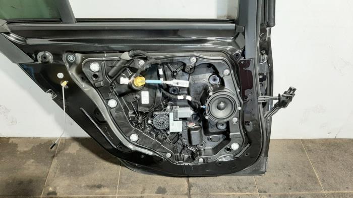 Rear door 4-door, left from a BMW 3 serie (G20) 330e 2.0 TwinPower Turbo 16V 2022