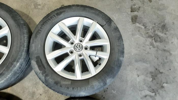 Felgen Set + Reifen van een Volkswagen Passat