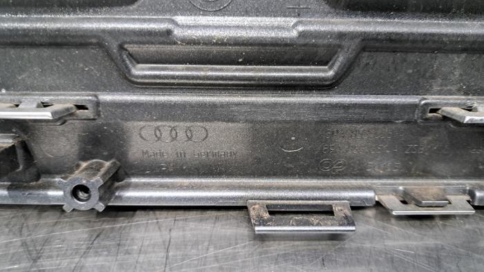 Rejilla de un Audi Q4 (F4B) 40 e-tron 2023