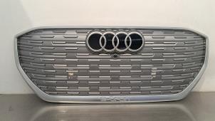 Usados Rejilla Audi Q4 (F4B) 40 e-tron Precio € 320,65 IVA incluido ofrecido por Autohandel Didier