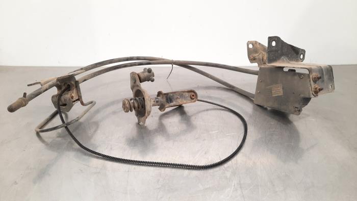 Spare wheel lift mechanism from a Peugeot Boxer (U9) 2.0 BlueHDi 130 2019