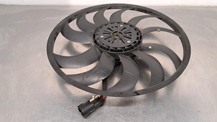 Cooling fans from a Land Rover Discovery Sport (LC) 2.0 TD4 150 16V 2017