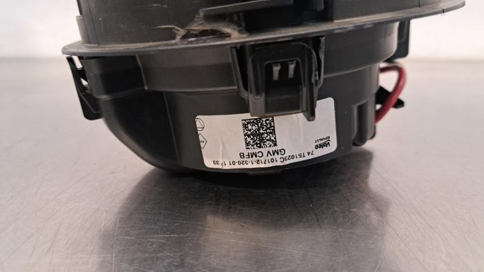 Heating and ventilation fan motor from a Renault Arkana (RJLL)  2022