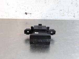Used Parking brake switch Citroen C4 Picasso (3D/3E) 1.2 12V PureTech 130 Price € 24,20 Inclusive VAT offered by Autohandel Didier