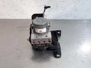 Used ABS pump Peugeot 5008 II (M4/MC/MJ/MR) 1.5 BlueHDi 130 Price € 242,00 Inclusive VAT offered by Autohandel Didier