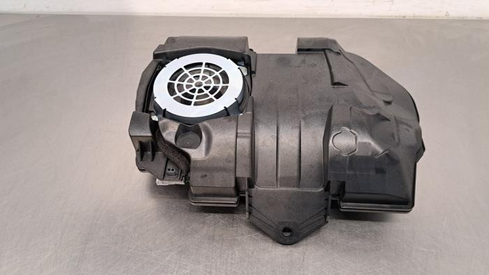 Używane Subwoofer Mazda MX-5 (ND) 1.5 Skyactiv G-131 16V Cena € 229,90 Z VAT oferowane przez Autohandel Didier