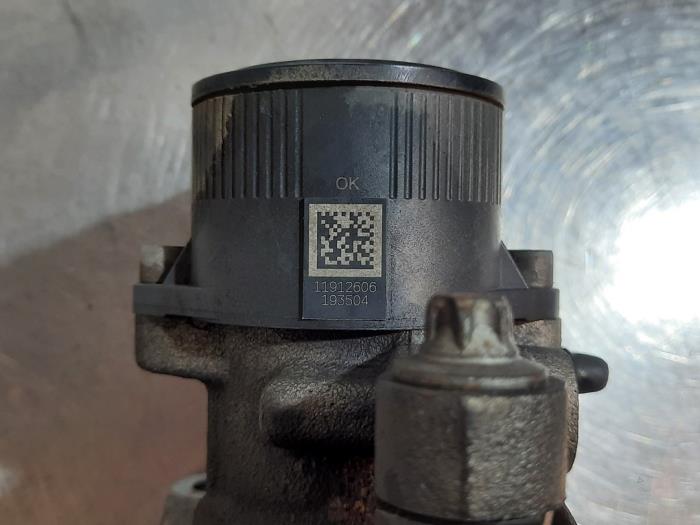 Rear brake calliper, right from a Peugeot 5008 II (M4/MC/MJ/MR) 1.5 BlueHDi 130 2019