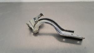 Used Bonnet Hinge Fiat 500X (334) 1.0 FireFly Turbo 114 12V Price on request offered by Autohandel Didier