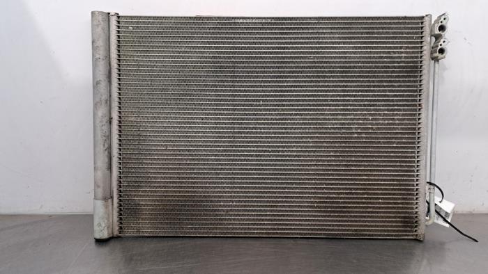 Air conditioning condenser from a BMW 5 serie Touring (F11) 530d xDrive 24V Blue Performance 2016