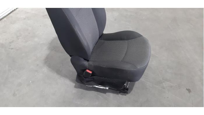 Sitz links van een Mercedes-Benz Citan (415.6) 1.5 109 CDI 2020