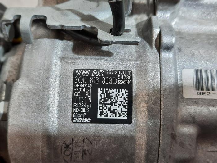 Air conditioning pump from a Volkswagen Tiguan (AD1) 1.5 TSI 16V Evo BlueMotion Technology 2021