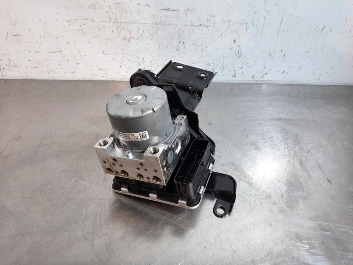 ABS pump from a Volkswagen Tiguan (AD1) 1.5 TSI 16V Evo BlueMotion Technology 2021