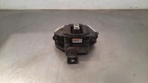 Engine mount from a Kia Sportage (QL) 1.7 CRDi 115 16V 4x2 2018