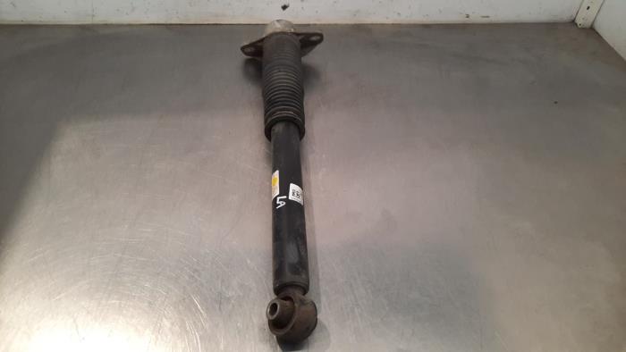 Rear shock absorber, left from a Kia Sportage (QL) 1.7 CRDi 115 16V 4x2 2018