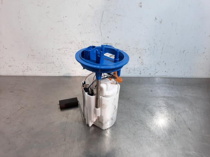 Electric fuel pump from a Volkswagen Tiguan (AD1) 1.5 TSI 16V Evo BlueMotion Technology 2021