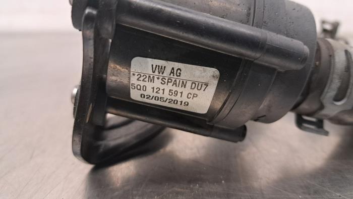Bomba de agua adicional de un Volkswagen Tiguan (AD1) 2.0 TDI 16V BlueMotion Technology SCR 2019