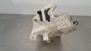 Used Front windscreen washer reservoir Volkswagen Tiguan (AD1) 2.0 TDI 16V BlueMotion Technology SCR Price € 42,35 Inclusive VAT offered by Autohandel Didier