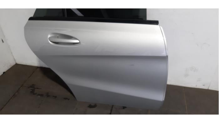 Portière 4portes arrière droite d'un Mercedes-Benz CLA Shooting Brake (117.9) 2.2 CLA-200 CDI 16V 2018