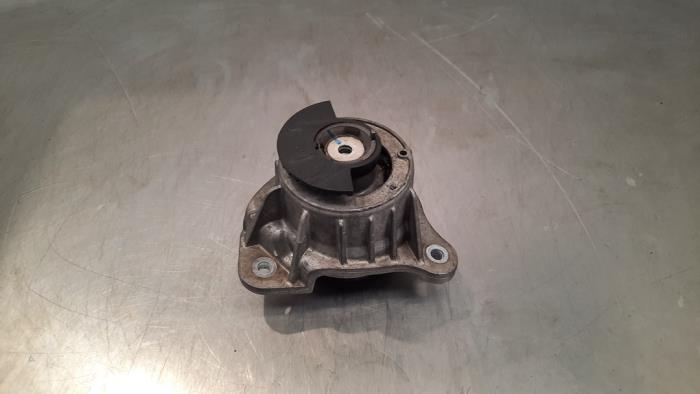 Engine mount Mercedes Vito (447.6), 2014 2.2 116 CDI 16V, Delivery, Diesel, 2.143cc, 120kW (163pk), RWD, OM651950, 2014-10, 447.601; 447.603; 447.605 (Used)